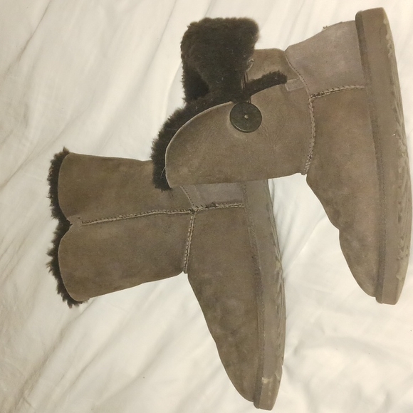 CHOCOLATE UGGS - Picture 2 of 7